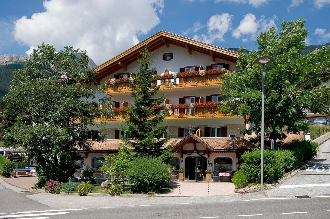 Hotel Cristallo Vigo di Fassa Eksteriør bilde